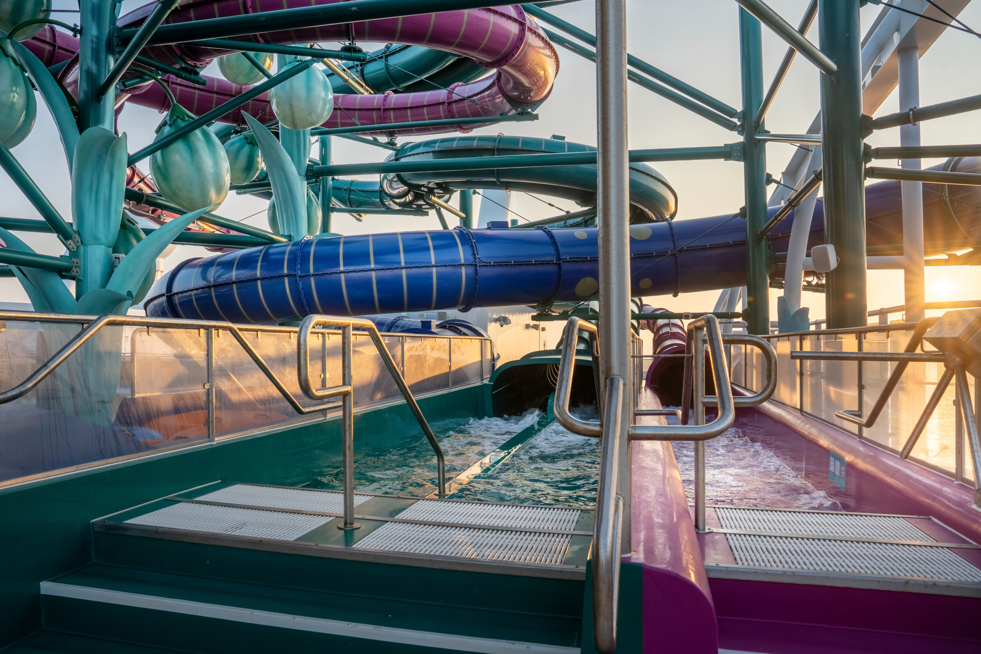 MyCruise MSC World-Europa Offentlige-arealer Pool-spa8